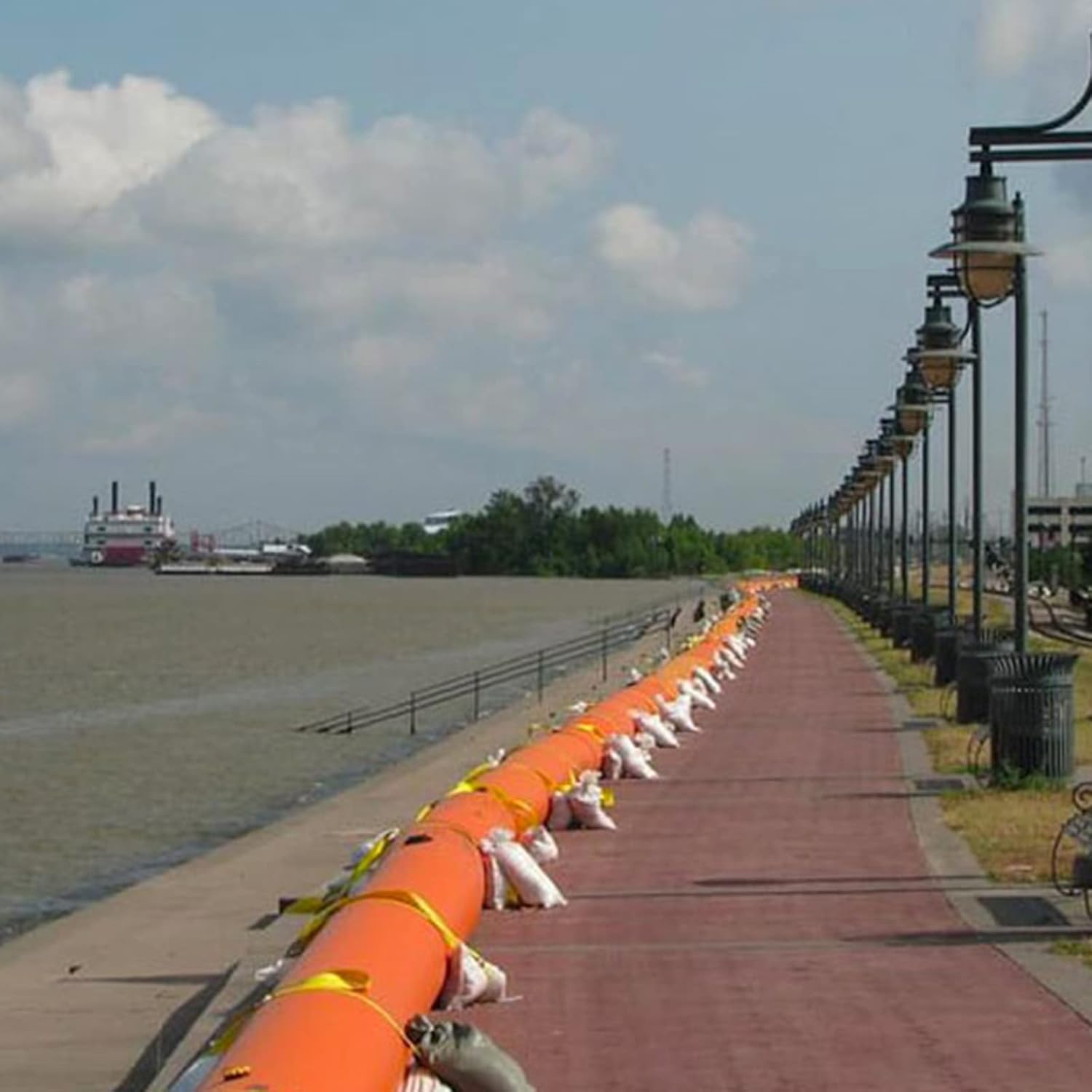 Inflatable PVC Water-Filled Flood Barrier – Rapid Tubewall Protection