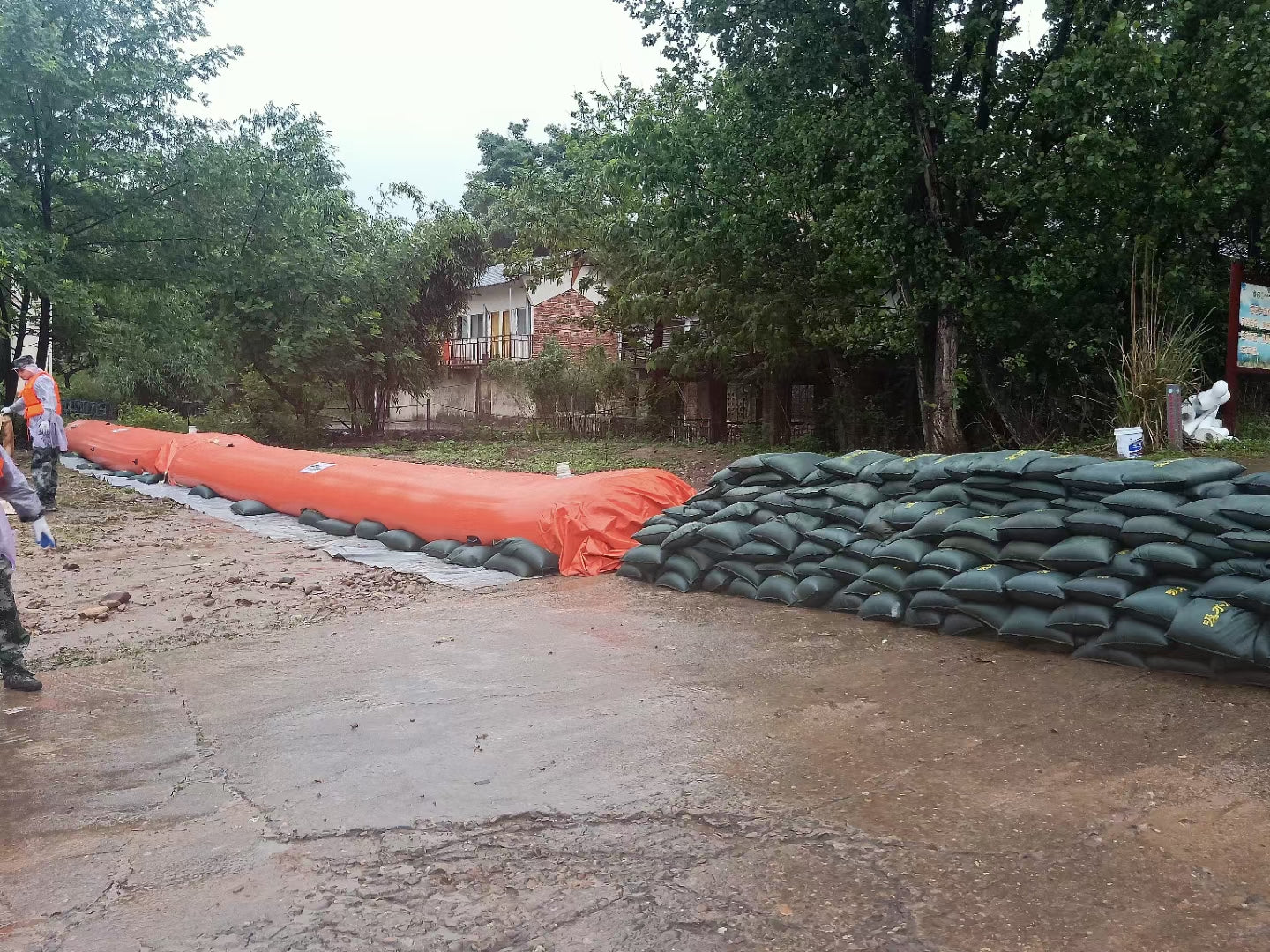 Quick-Absorbing Water-Inflation Flood Barrier Bag – Fast Flood Response