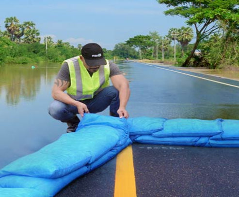 Lightweight Quick-Activated Flood Barriers – Eco-Friendly Protection